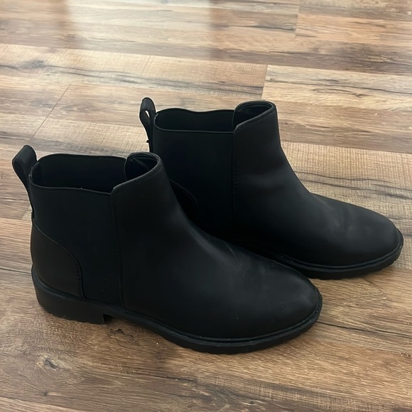Steve Madden Shoes - Steve Madden Black Booties